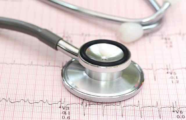 ECG com estetoscopio