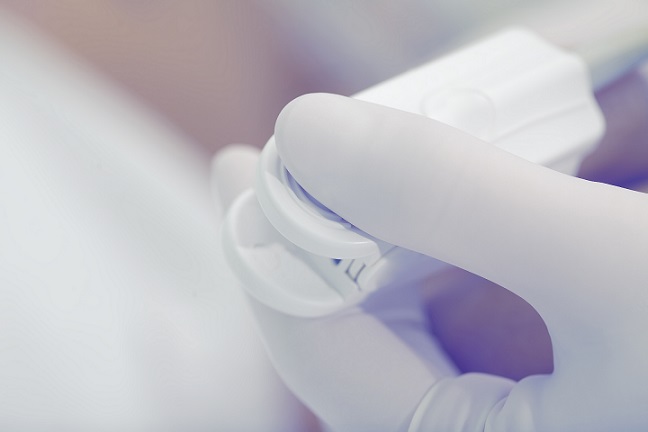 oximetria de pulso nas mãos de médico