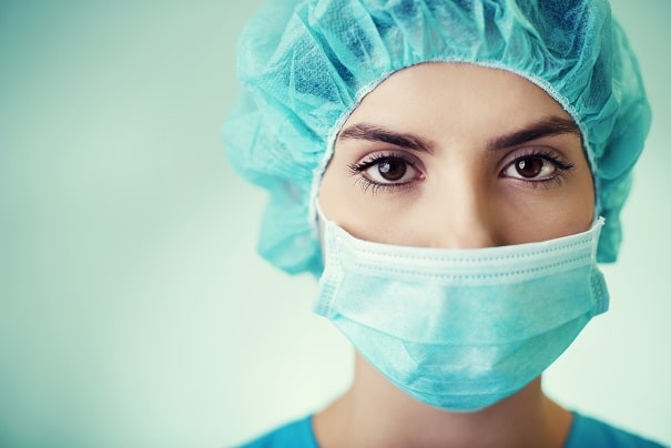 cirurgiã preparada para anestesia para fístula arteriovenosa