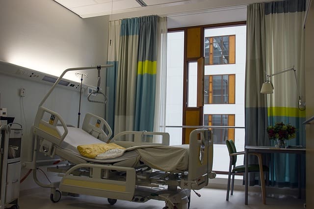 Ambiente hospitalar onde podem ocorrer infecções por Pseudomonas aeruginosa