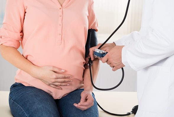 Médico tenta descobrir a correlação entre Hipotireoidismo e abortamento de repetição.