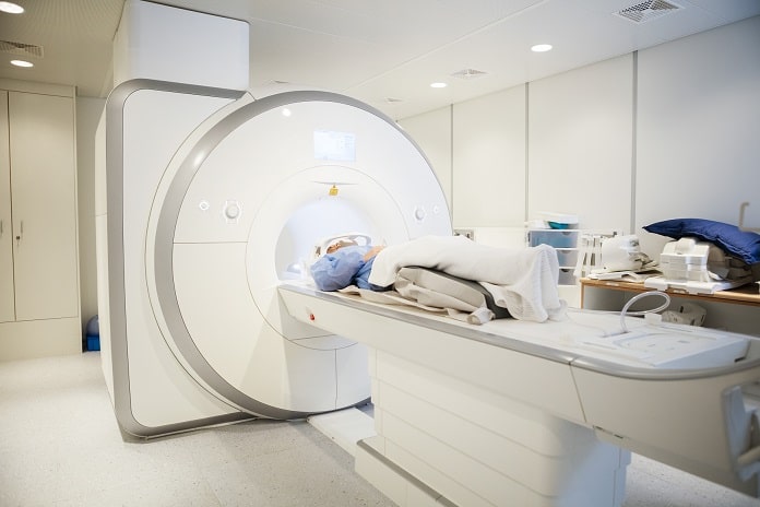 Achados em ressonância nuclear magnética (RNM) em pacientes com tuberculose meníngea