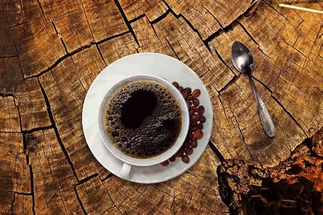 Cafeína na gestação pode estar associada com restrição de crescimento do bebê