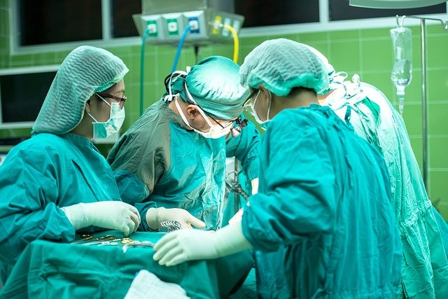 Complexo protrombínico é melhor que plasma para sangramento em cirurgia cardíaca?     
