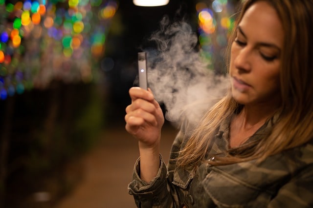 Efeitos adversos associados ao uso de cigarro eletrônico por gestantes